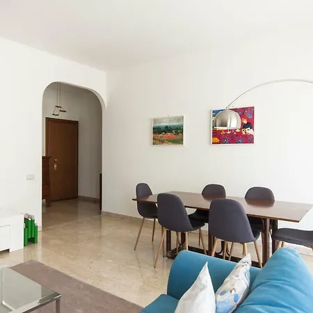 Spacious Modern Flat In A Lively Area Milano