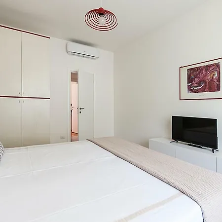 Spacious Modern Flat In A Lively Area Daire