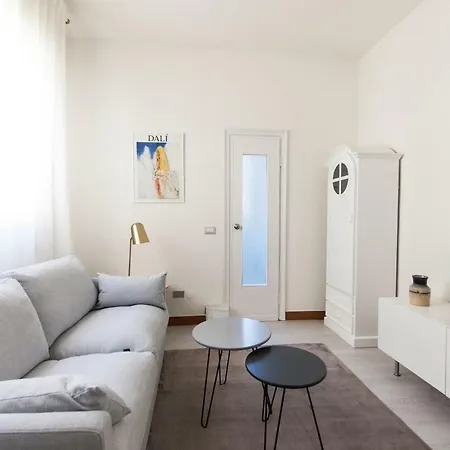 Spacious Modern Flat In A Lively Area