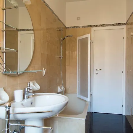 Spacious Modern Flat In A Lively Area Daire