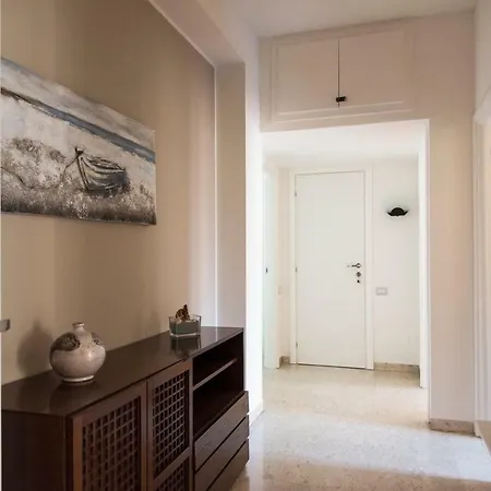 Spacious Modern Flat In A Lively Area Daire