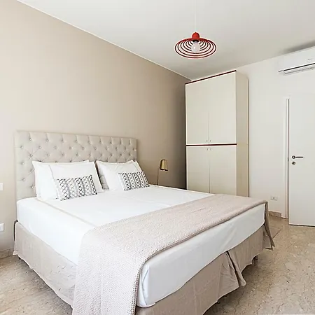 Spacious Modern Flat In A Lively Area *