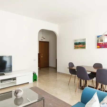 Spacious Modern Flat In A Lively Area Milánó