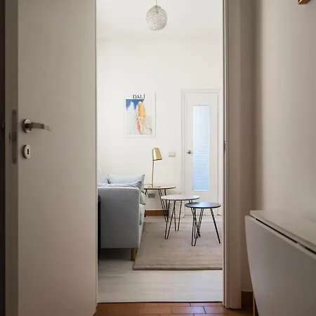 Spacious Modern Flat In A Lively Area Apartman