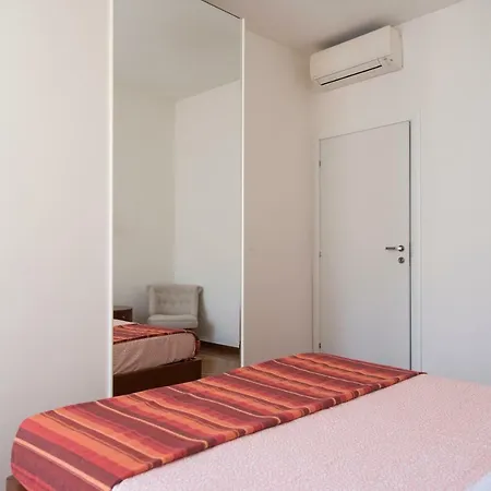 Spacious Modern Flat In A Lively Area