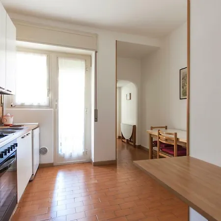 Spacious Modern Flat In A Lively Area דירה מילאנו
