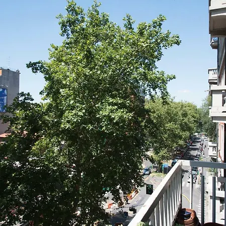 Spacious Modern Flat In A Lively Area דירה