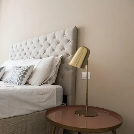 Spacious Modern Flat In A Lively Area *